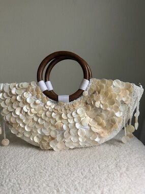 Beaded Shell Disc Handle Shoulder Bag in Cream